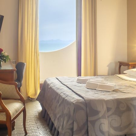 Hotel Sinuessa Terme 蒙德拉戈内 外观 照片