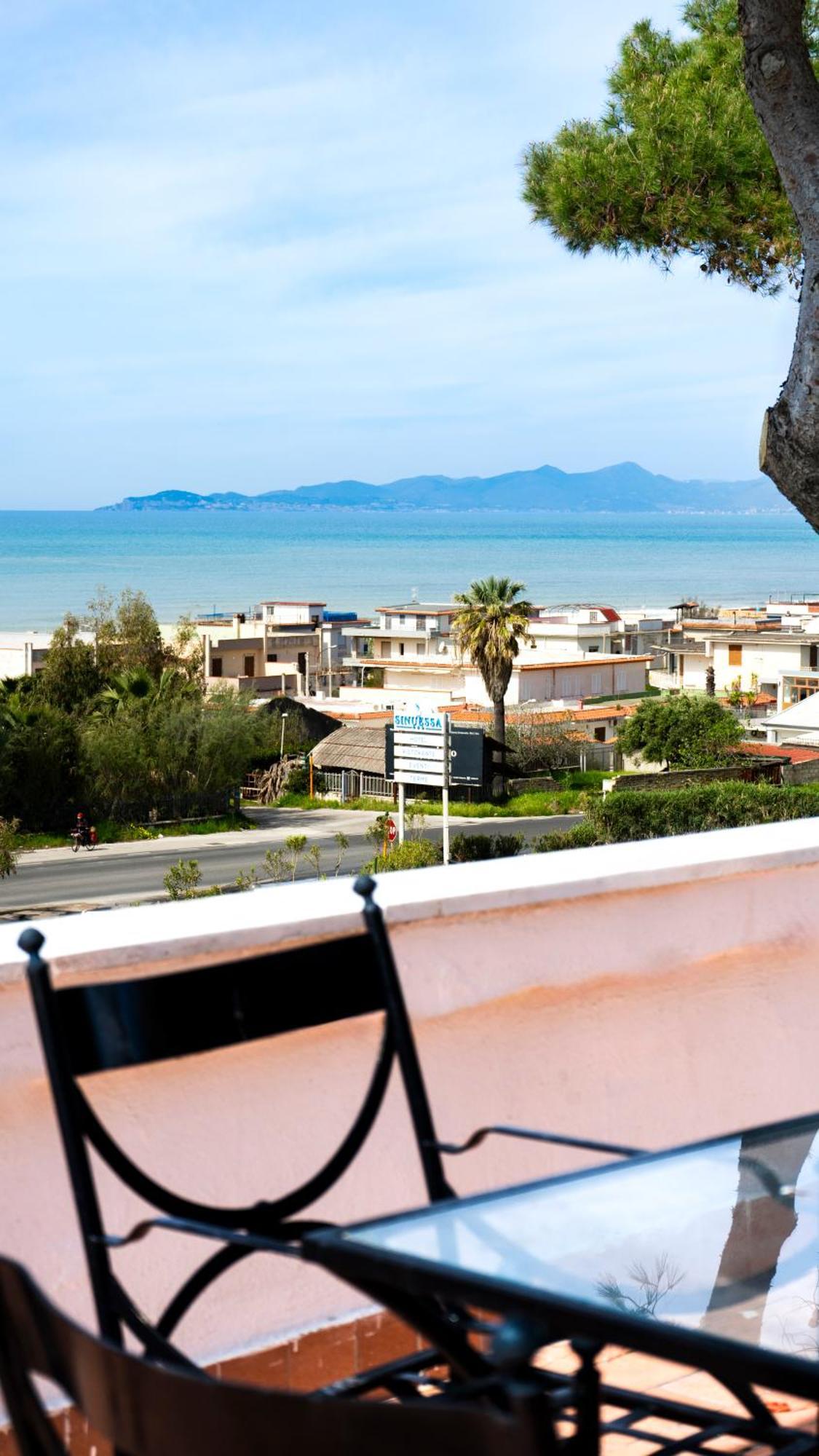 Hotel Sinuessa Terme 蒙德拉戈内 外观 照片