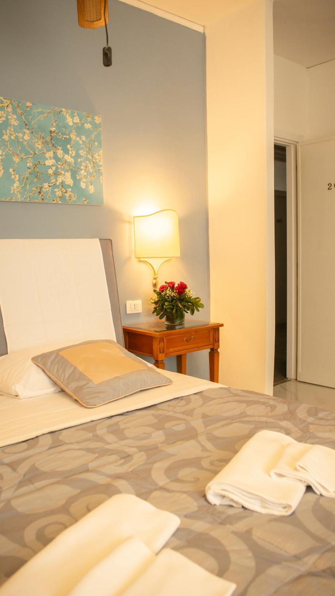 Hotel Sinuessa Terme 蒙德拉戈内 外观 照片