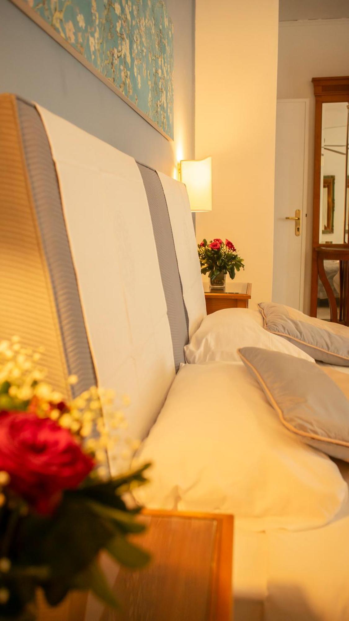 Hotel Sinuessa Terme 蒙德拉戈内 外观 照片