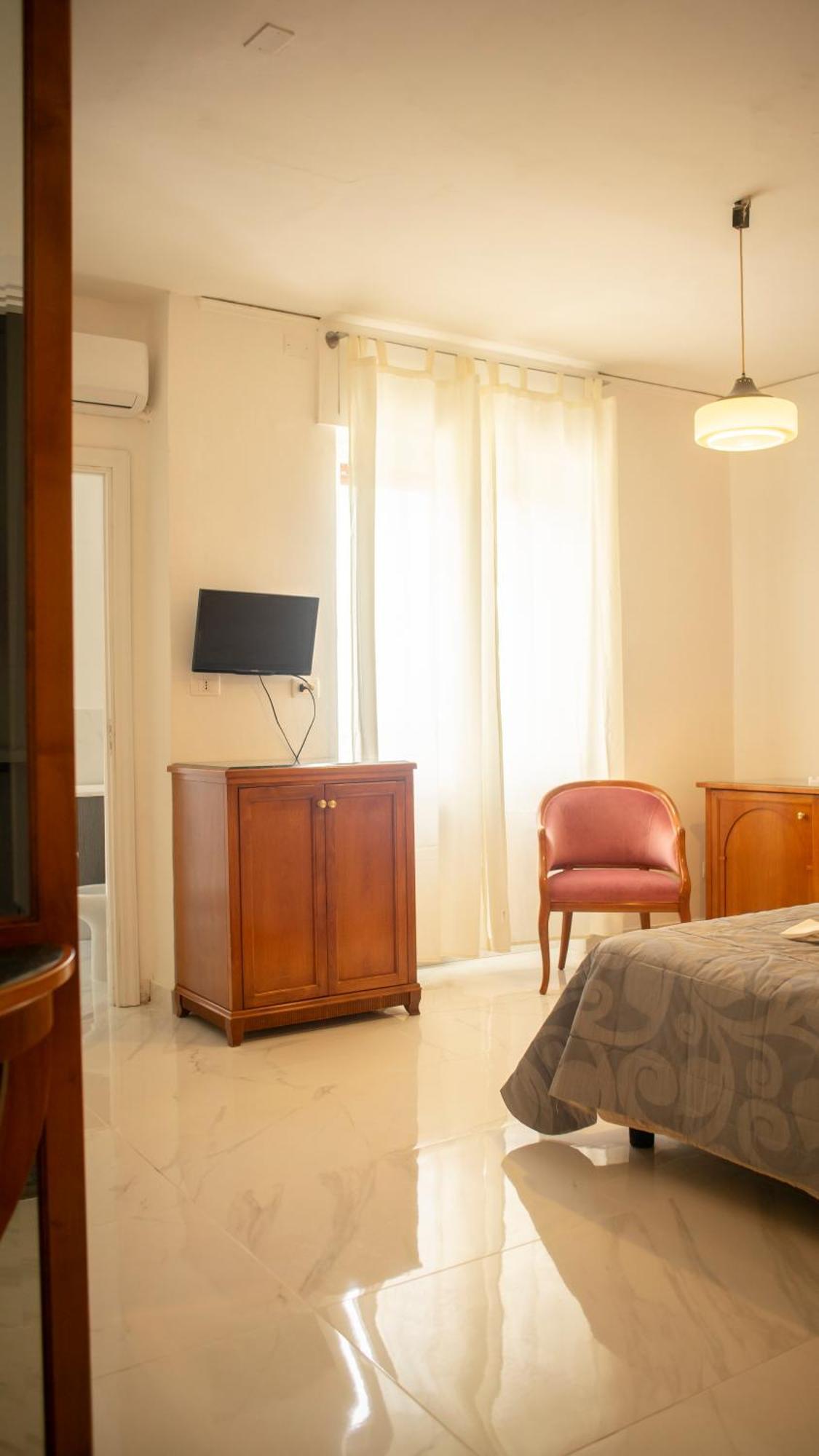 Hotel Sinuessa Terme 蒙德拉戈内 外观 照片