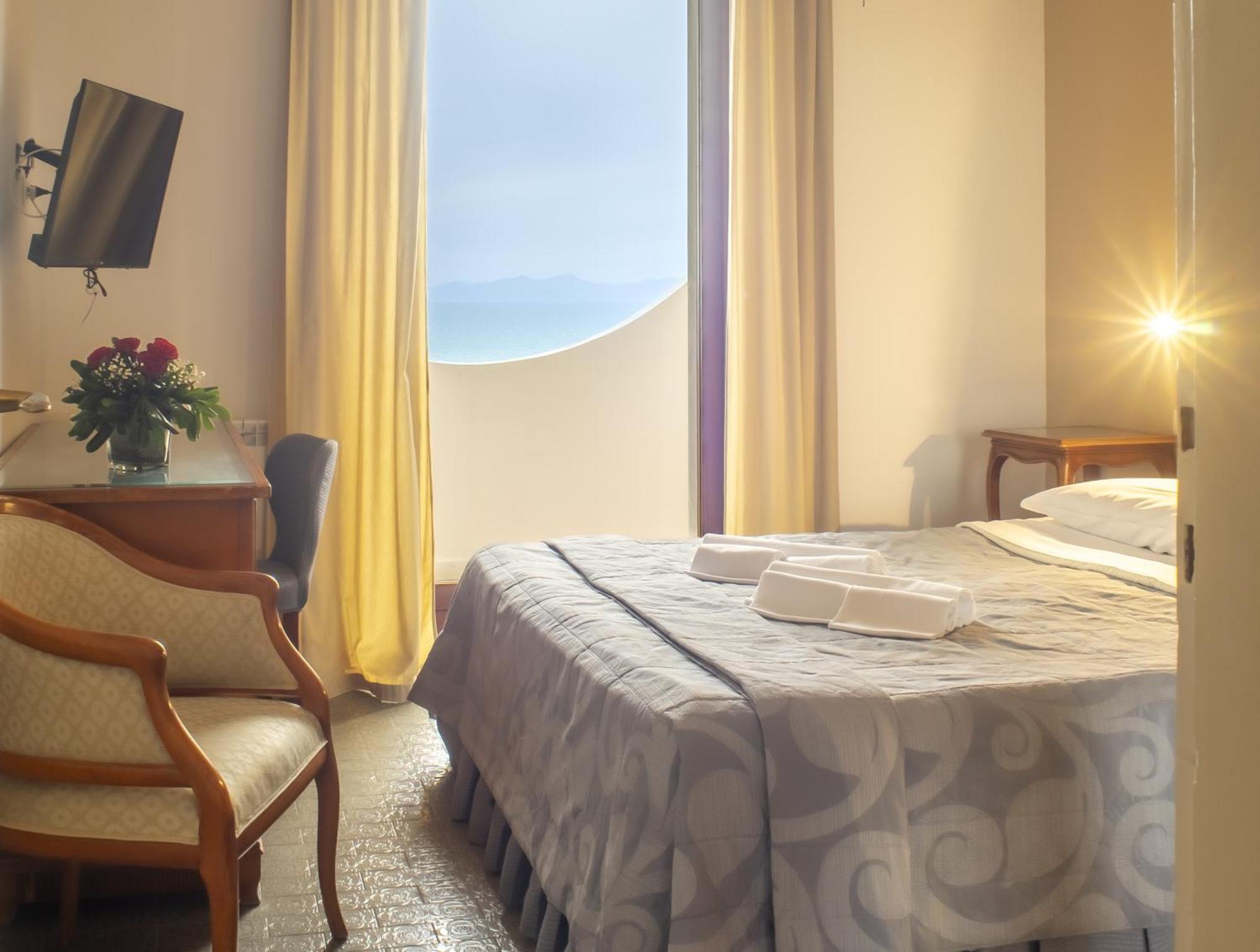 Hotel Sinuessa Terme 蒙德拉戈内 外观 照片